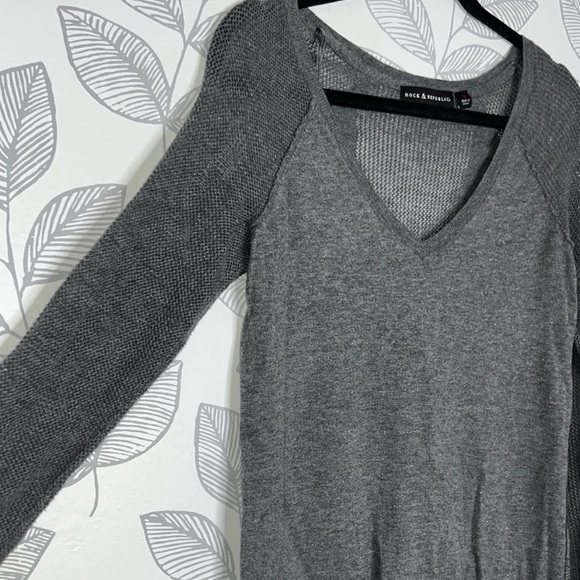 Rock & Republic Metallic Textured Top M Grey Glitter Light Sweater Neutral Boho - Picture 5 of 12